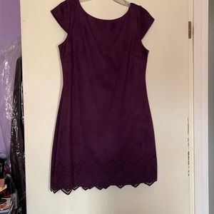 Dress above knee high purple color. Polyester with lining inside.
